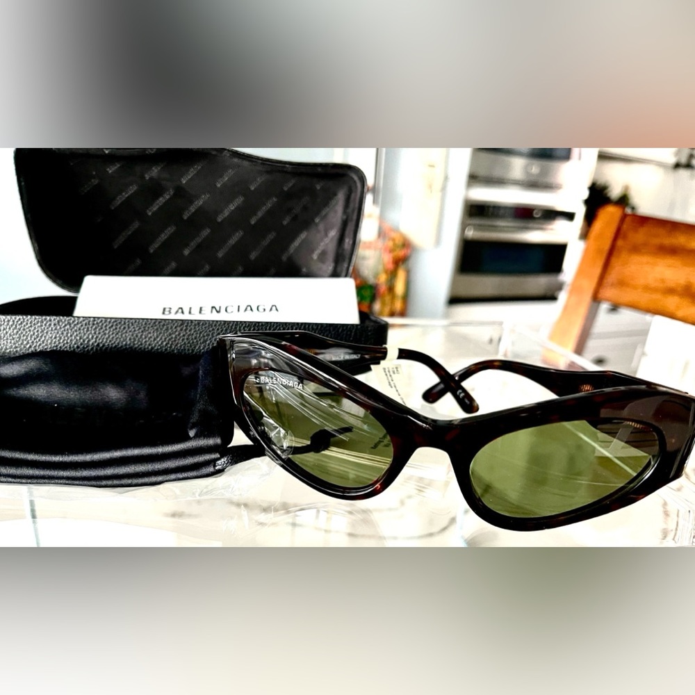 Balenciaga NWT COA Havana Green Tortoise Shell CatEye Sunglasses, Case & Bag - Picture 6 of 17